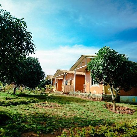 Suggee Resort Jigani Luaran gambar